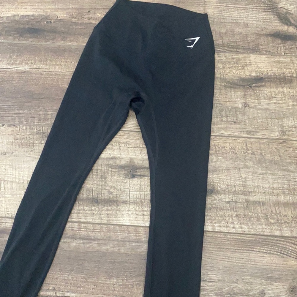 Black Xs gym shark athletic leggings